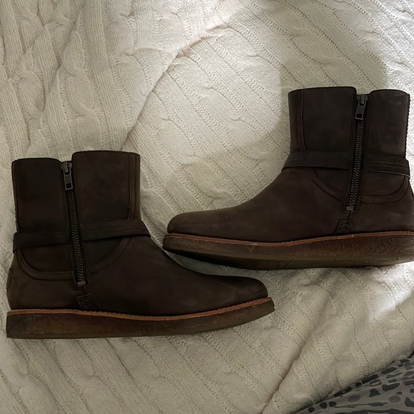 Worn Once! $129 UGG Camren Leather side zip Boot Brown Size 7 - Picture 6 of 8